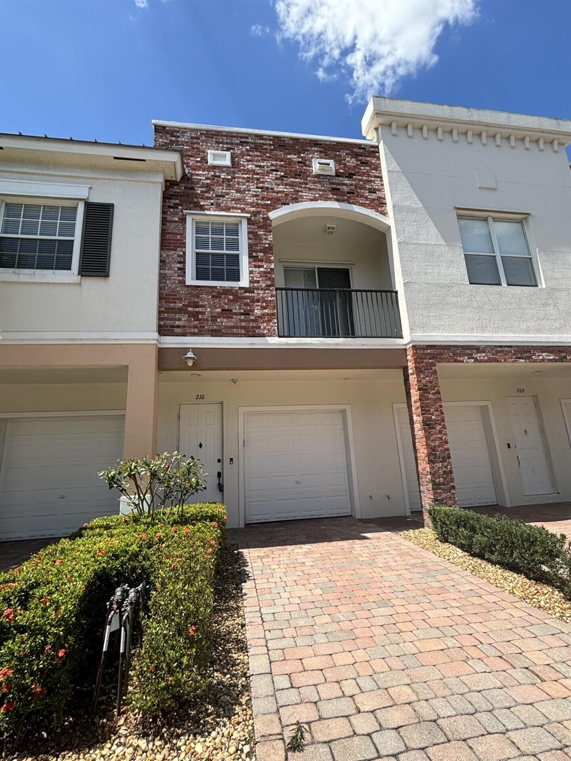 PROMENADE AT TRADITION NO II, A CONDOMINIUM - Residential Lease