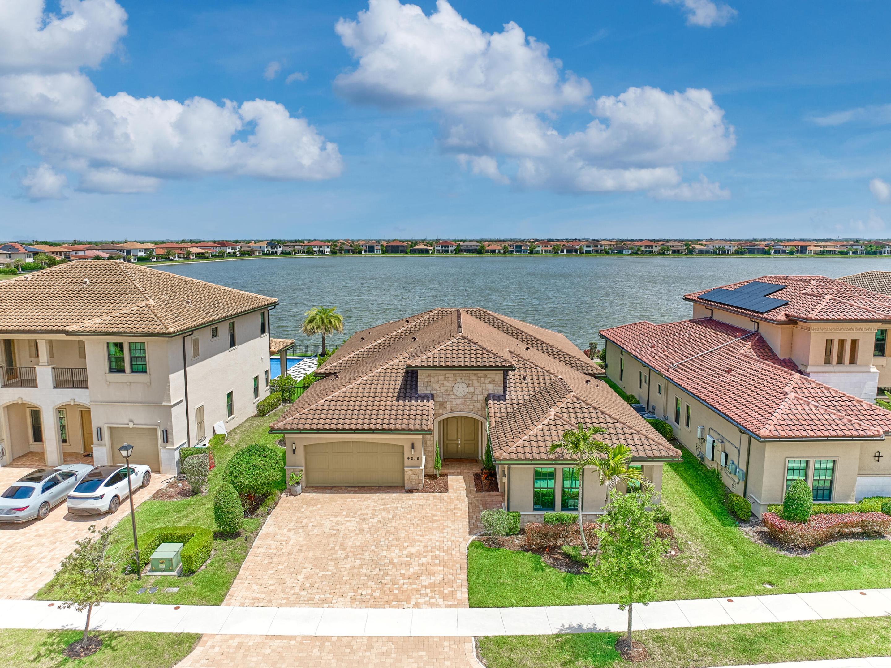 PARKLAND BAY - Residential