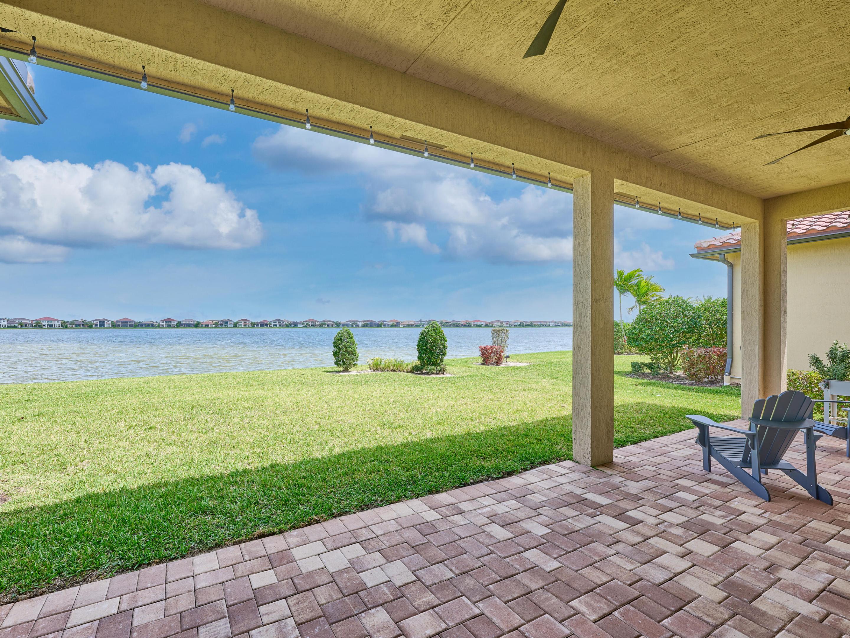 9210 W Parkland Bay Trail