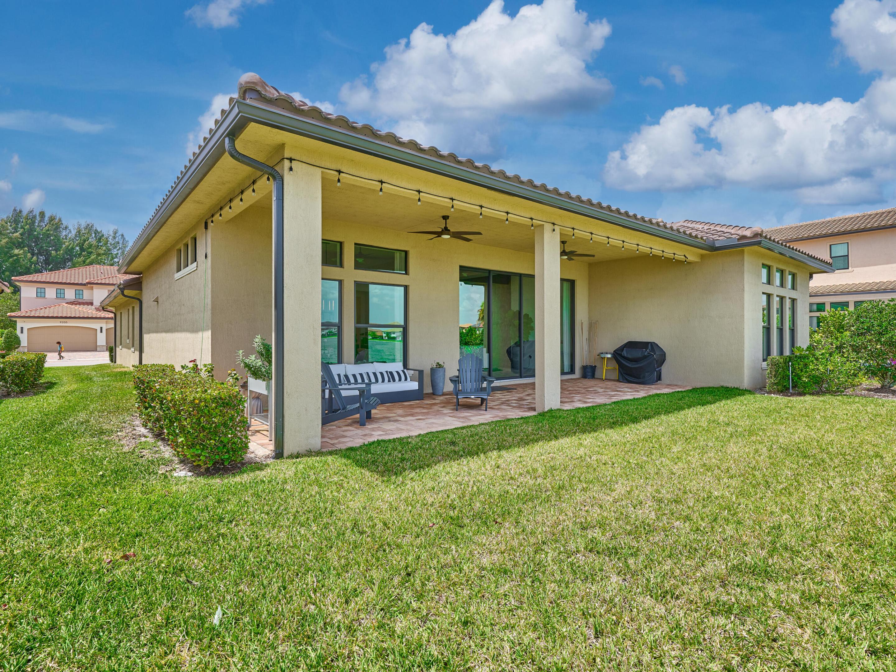 9210 W Parkland Bay Trail