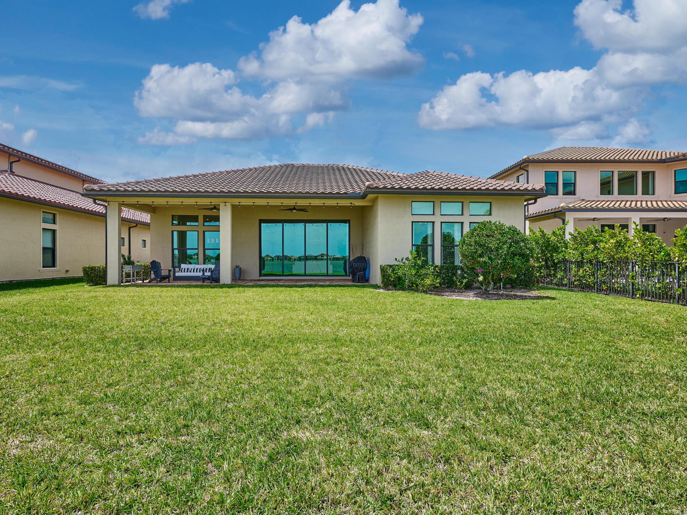 9210 W Parkland Bay Trail