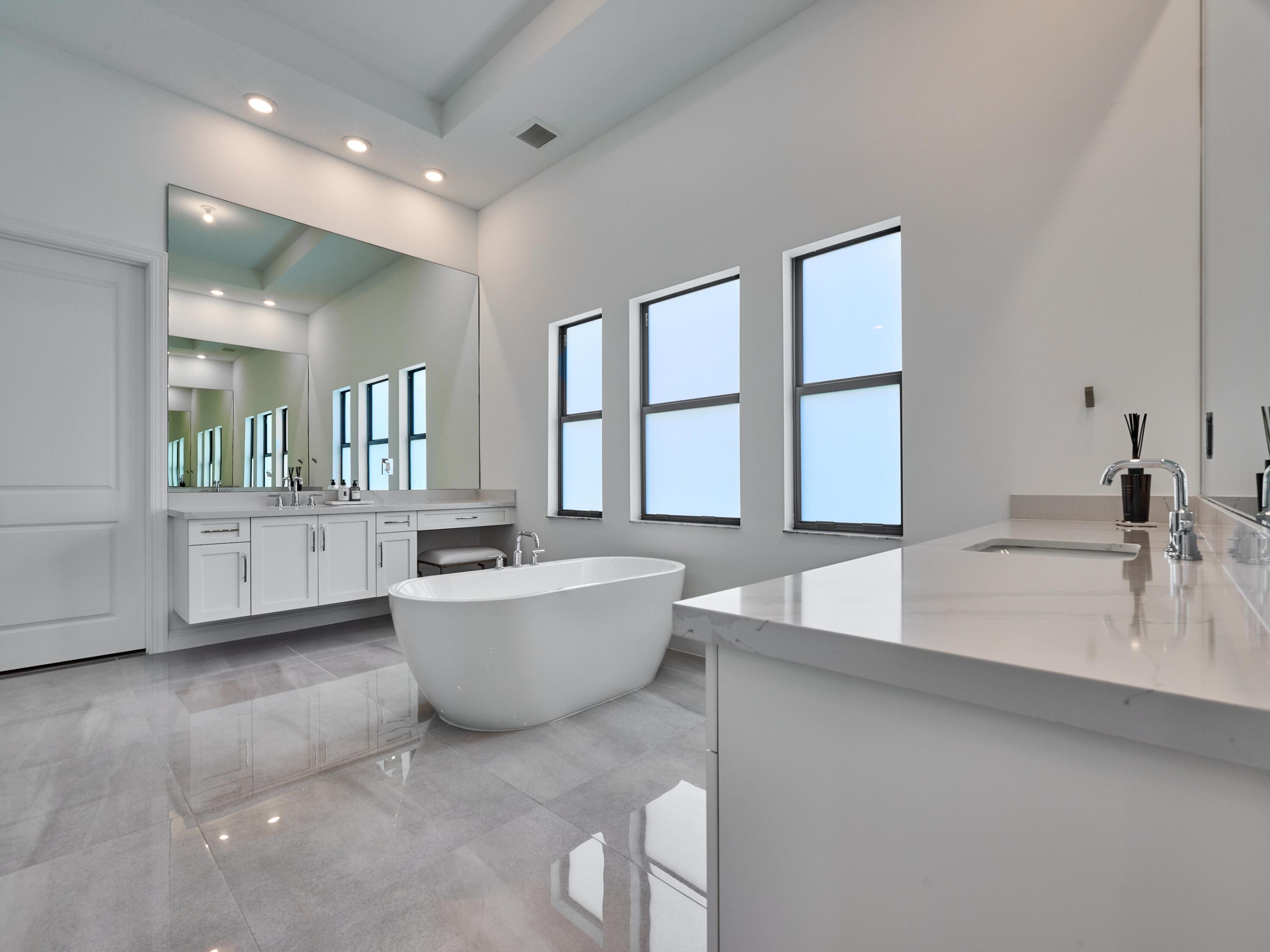 PARKLAND BAY - Residential