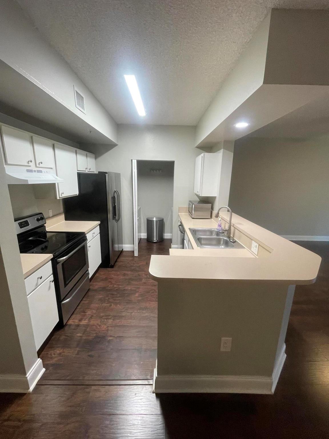 HYPOLUXOS MARINERS CAY CO - Residential Lease