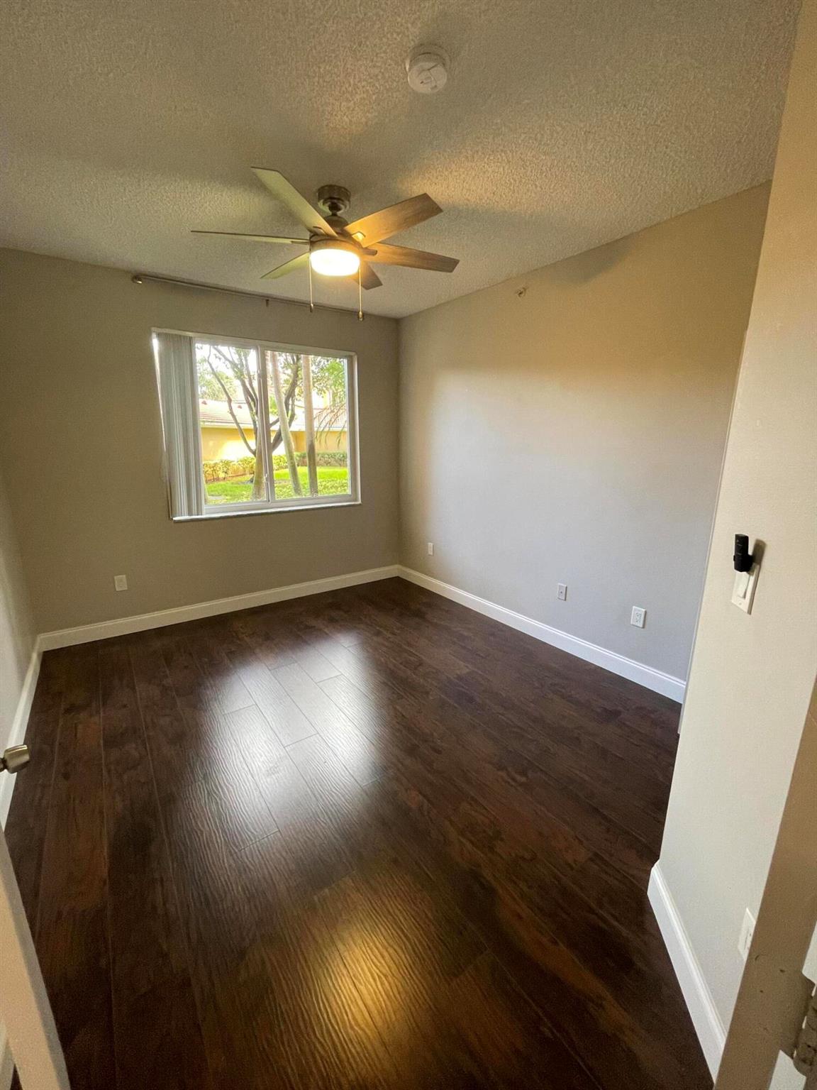 HYPOLUXOS MARINERS CAY CO - Residential Lease