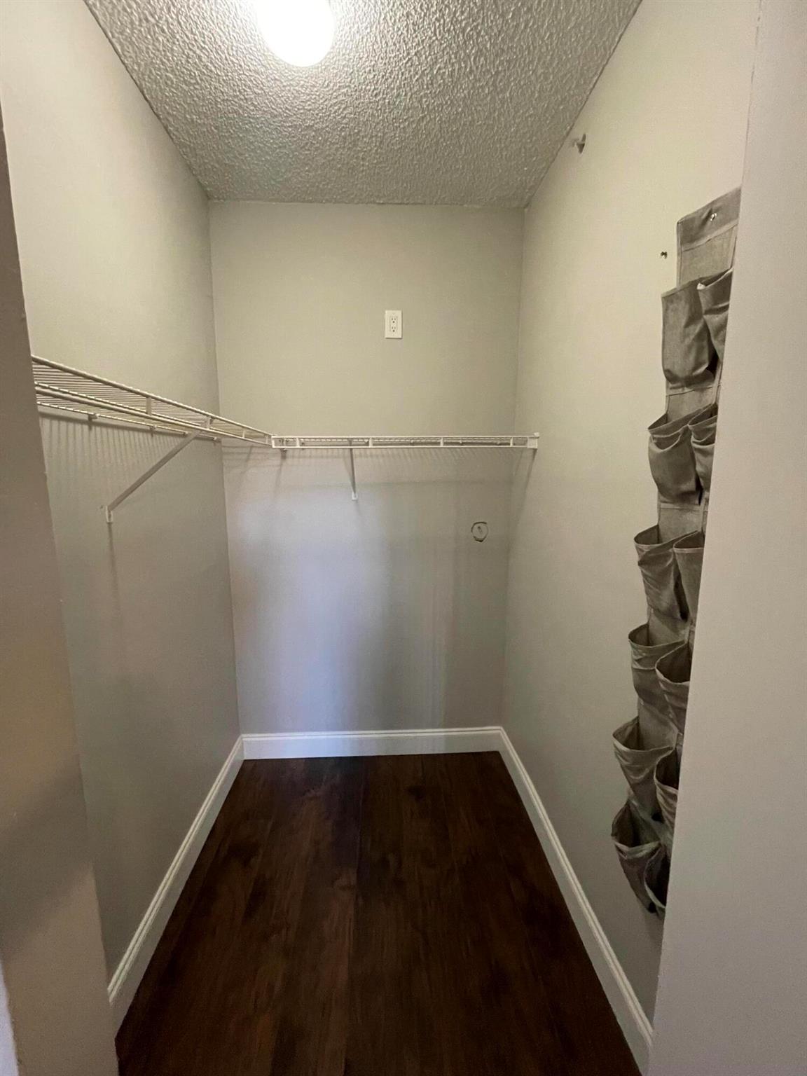 HYPOLUXOS MARINERS CAY CO - Residential Lease