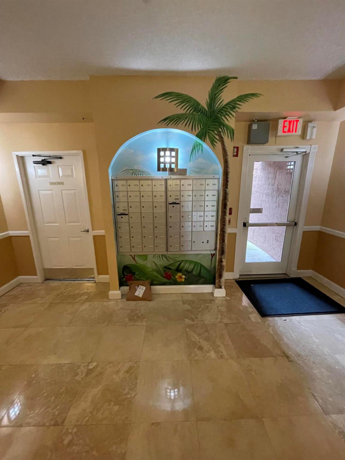 HYPOLUXOS MARINERS CAY CO - Residential Lease