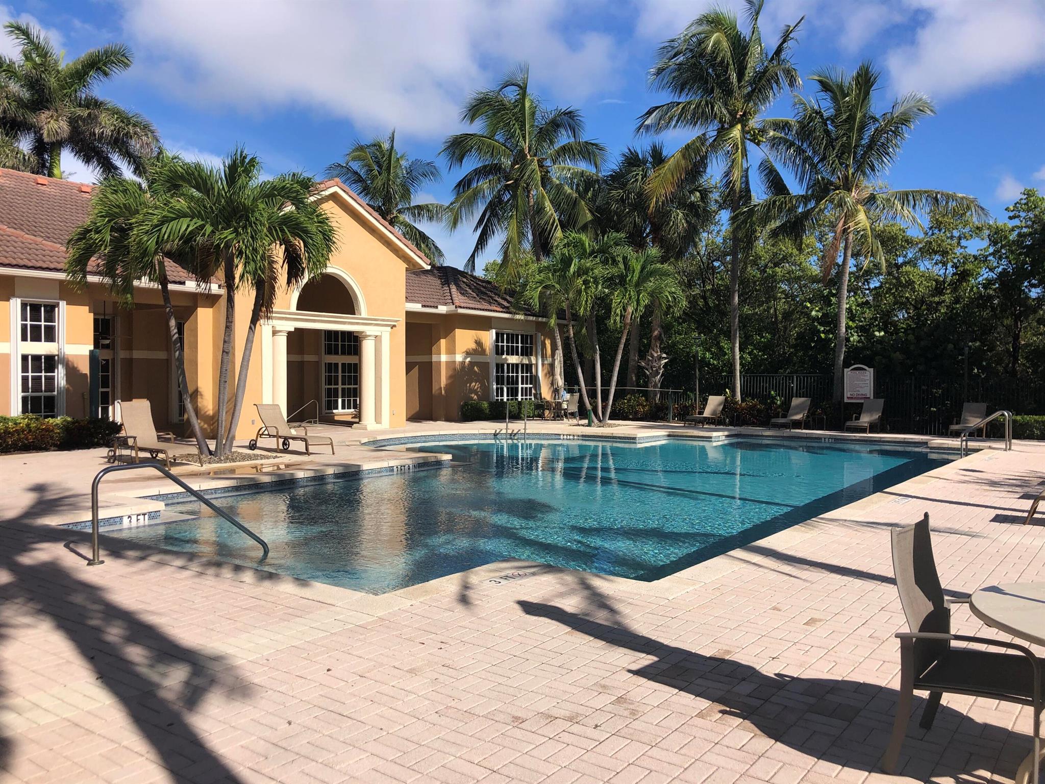HYPOLUXOS MARINERS CAY CO - Residential Lease
