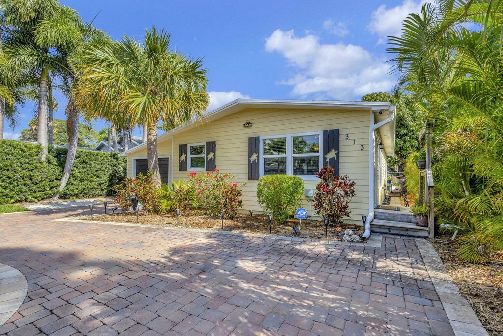 Photo of 313 3rd Street, Jupiter, FL 33458 (MLS # R10985474)