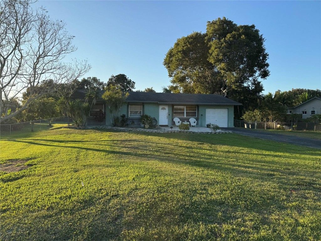 Photo of 5221 SW 201st Terrace, Southwest Ranches, FL 33332 (MLS # F10542991)