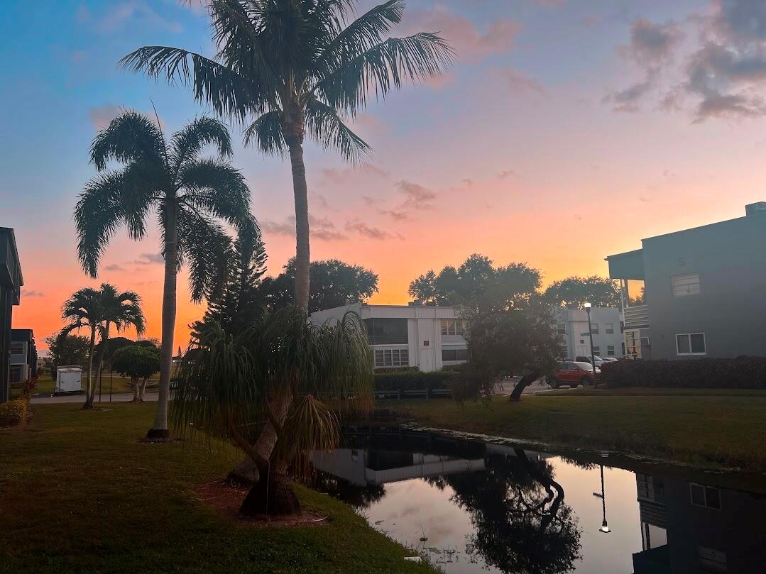 KINGS POINT BURGUNDY COND - Residential