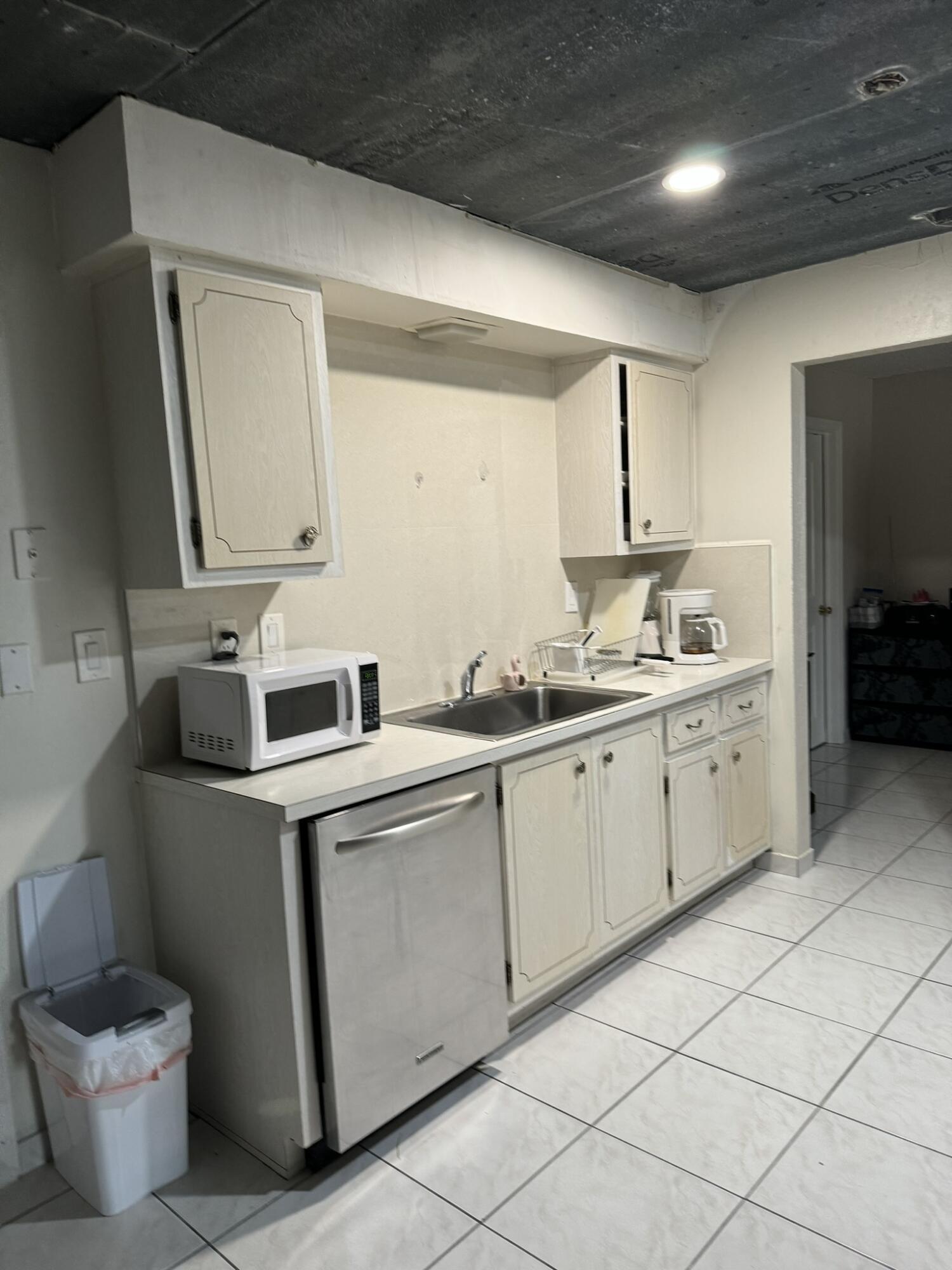 WESTWOOD COMMUNITY 5 - Residential Lease