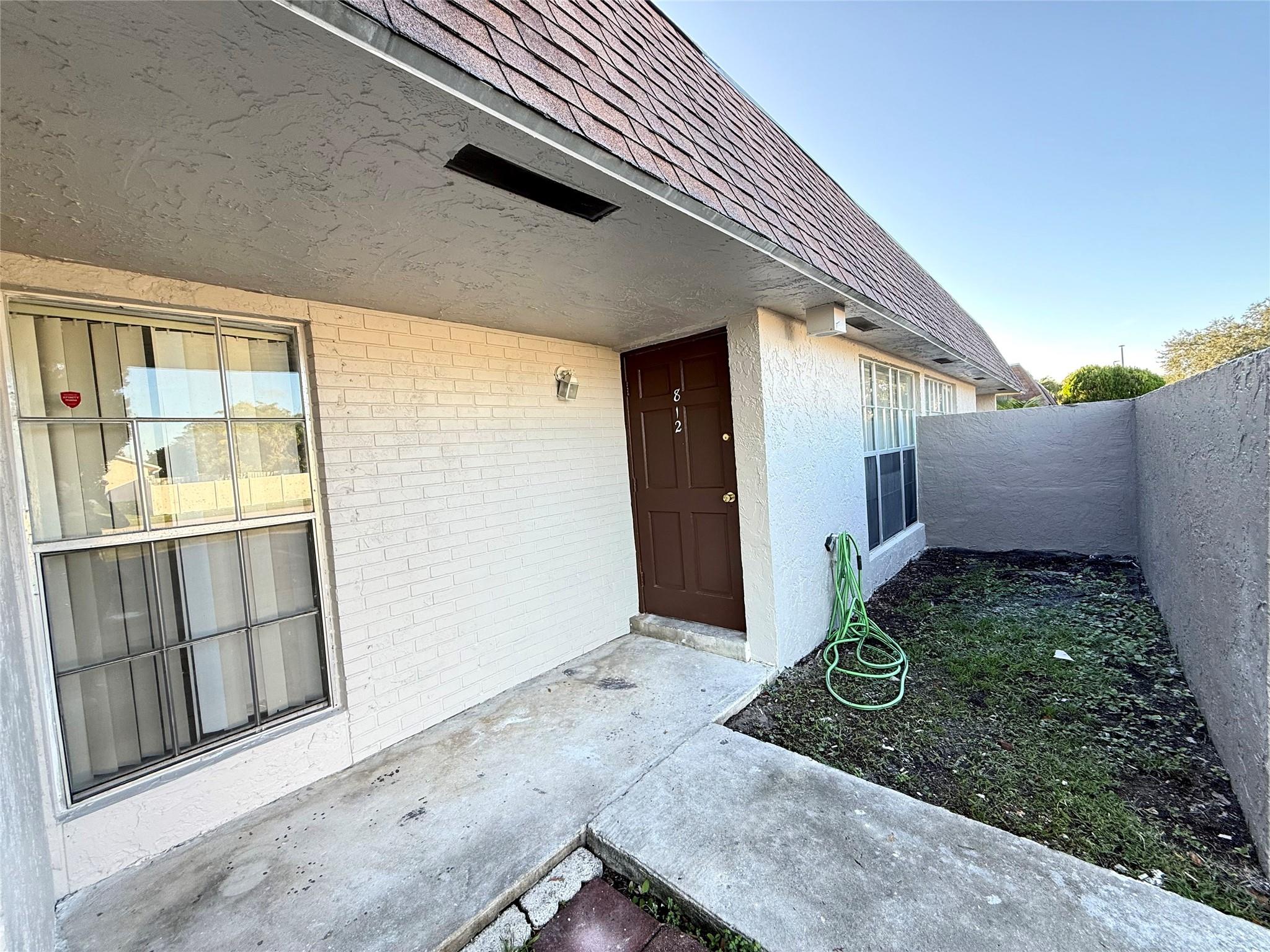 View photos, virtual tours, details... 812 SW 73 AV 8