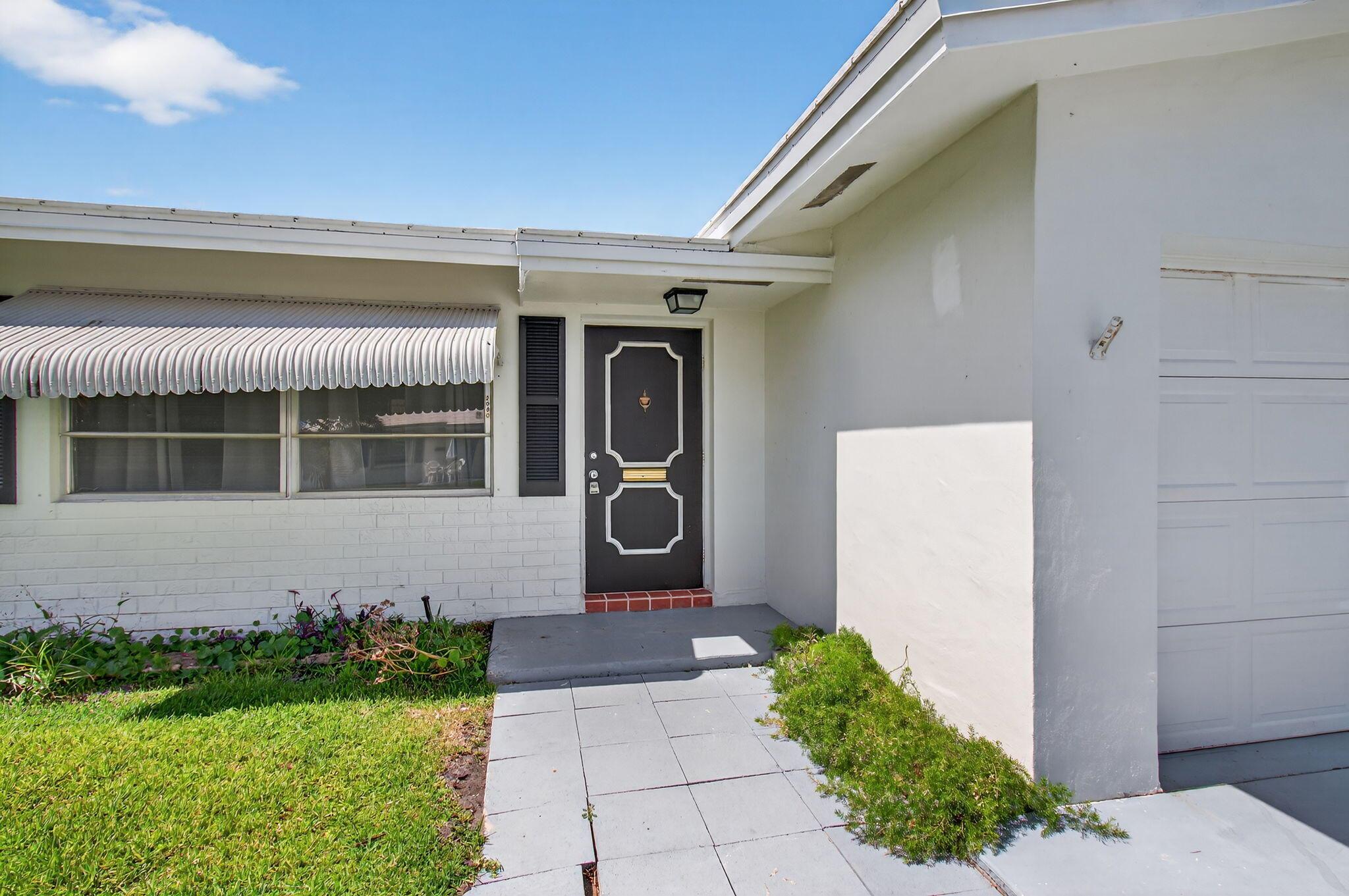 2080 SW 14th Avenue, Boynton Beach, FL, 33426/$329,000 3 2080 SW 14th Avenue