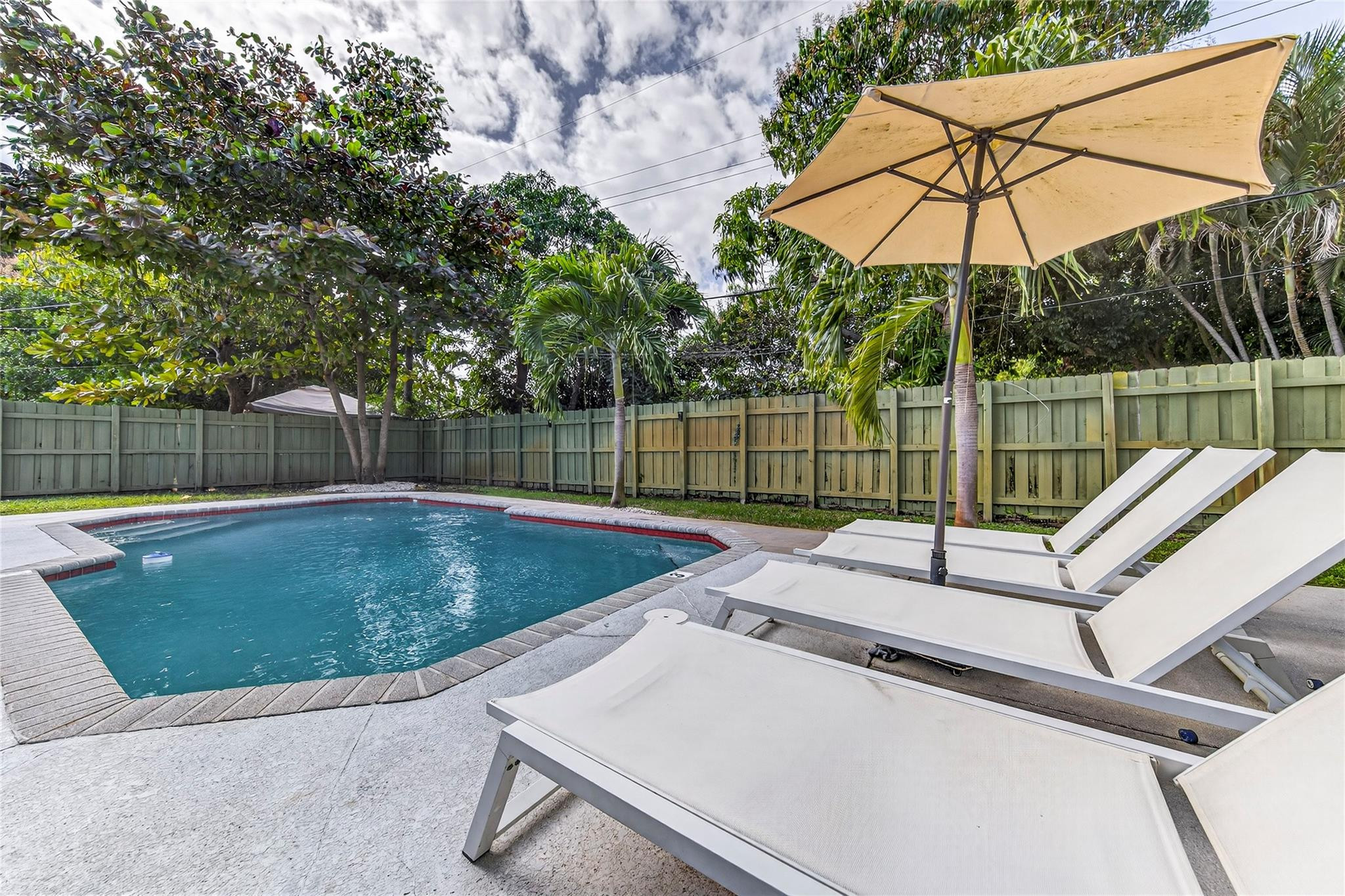 View photos, virtual tours, details... 1625 NW 2nd Avenue