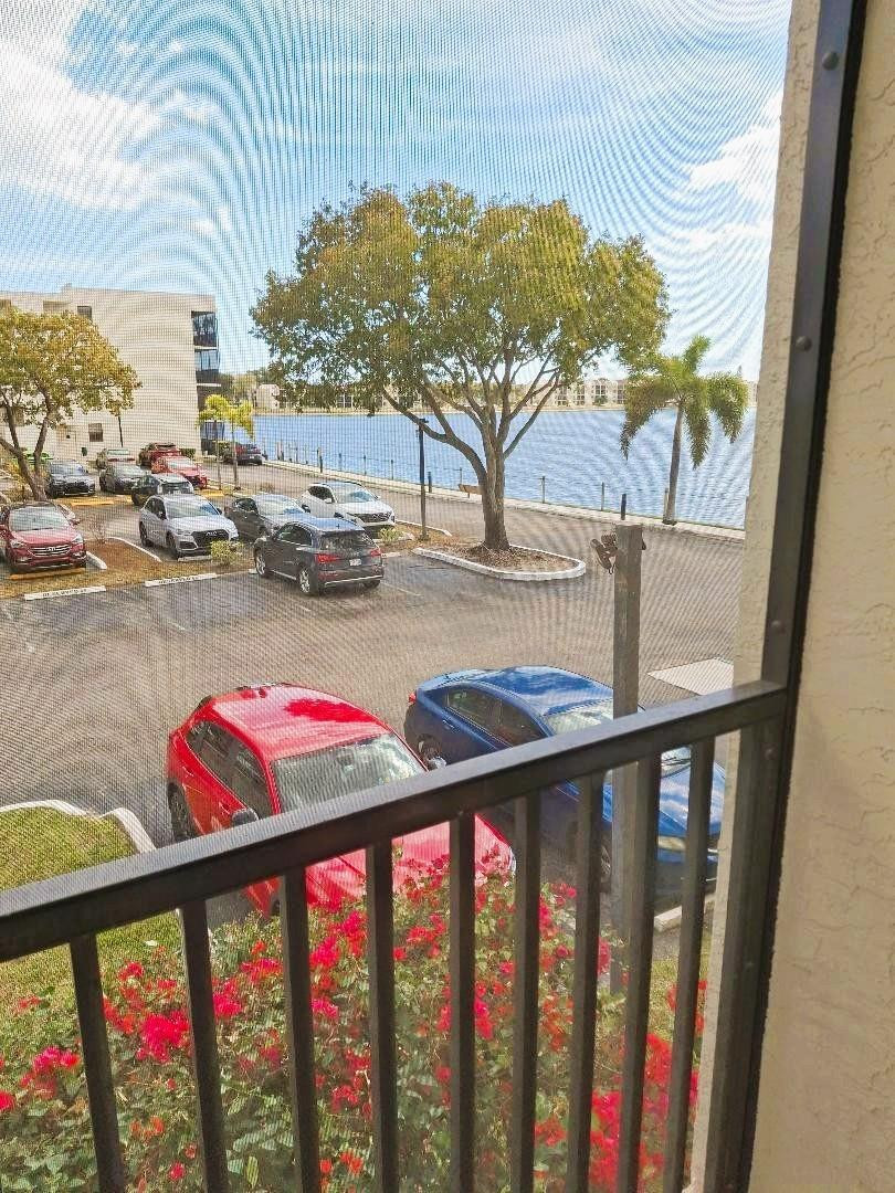 Lake Emerald - Residential