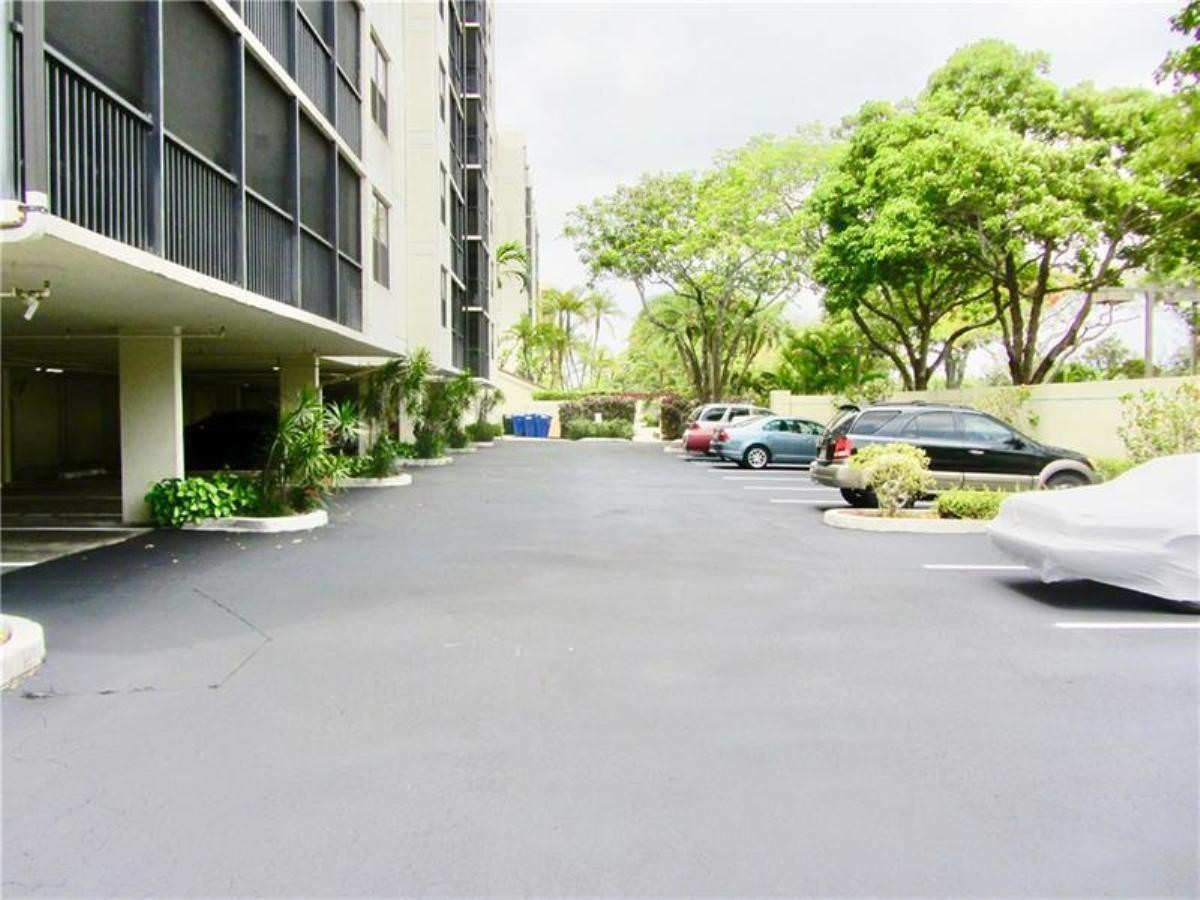 Lake Emerald - Residential