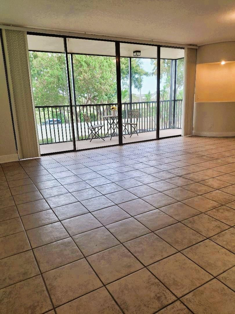 Lake Emerald - Residential