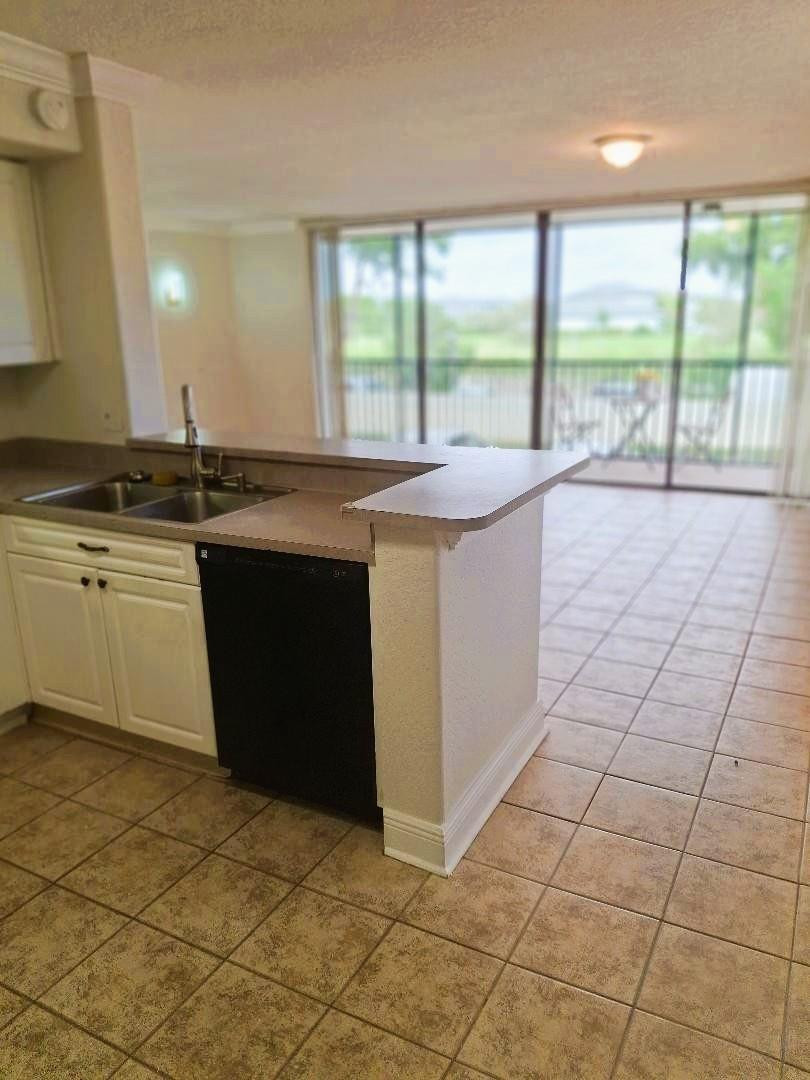 Lake Emerald - Residential