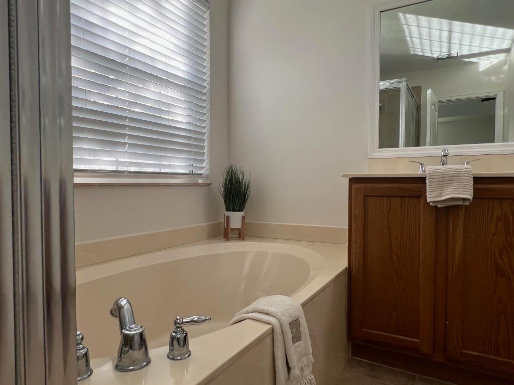 VERONA PALMS - Residential