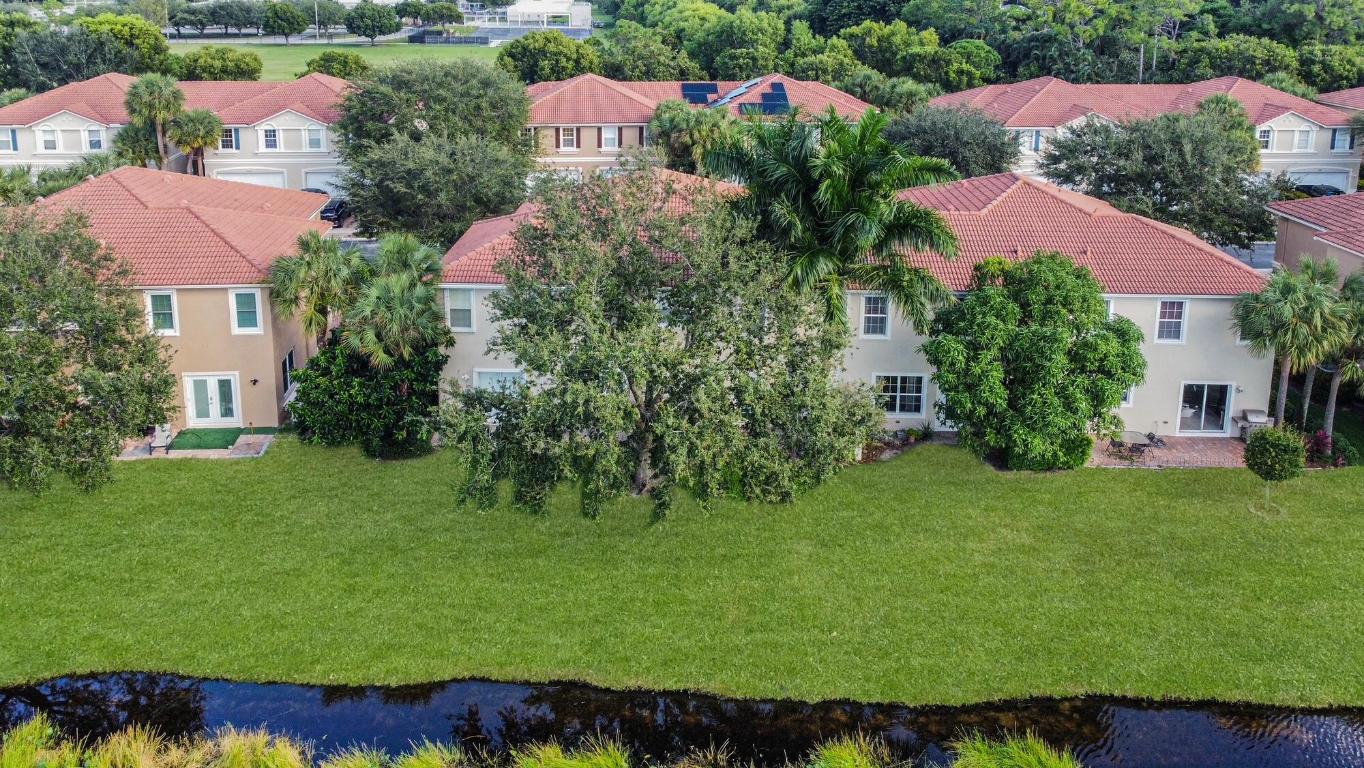 VERONA PALMS - Residential