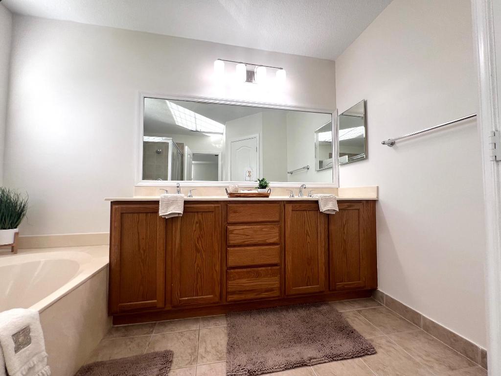 VERONA PALMS - Residential