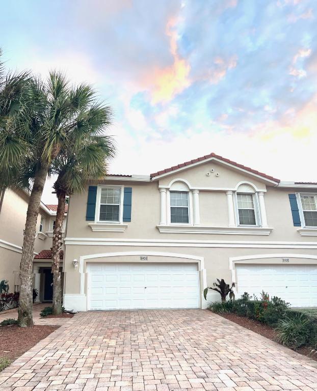 VERONA PALMS - Residential