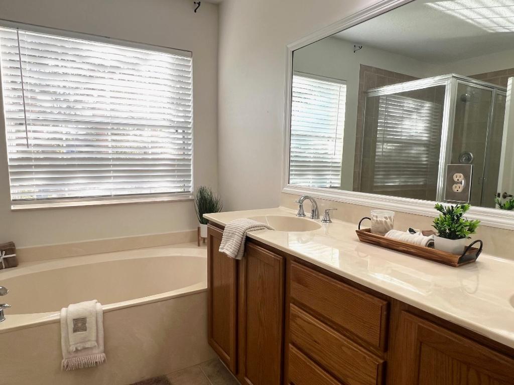 VERONA PALMS - Residential