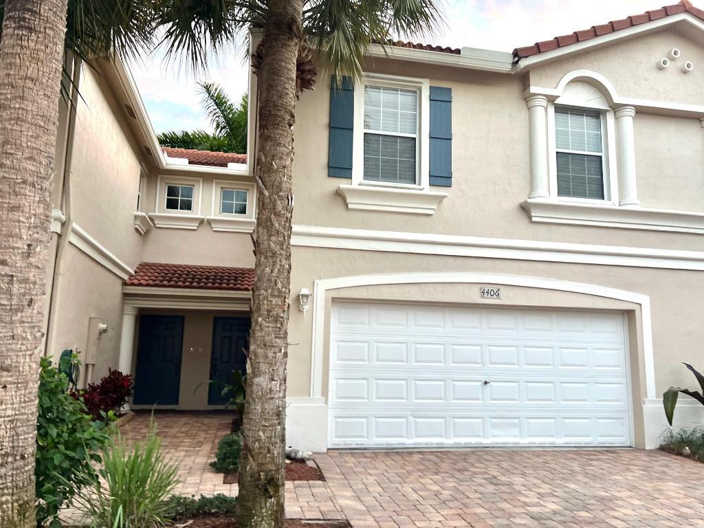 VERONA PALMS - Residential