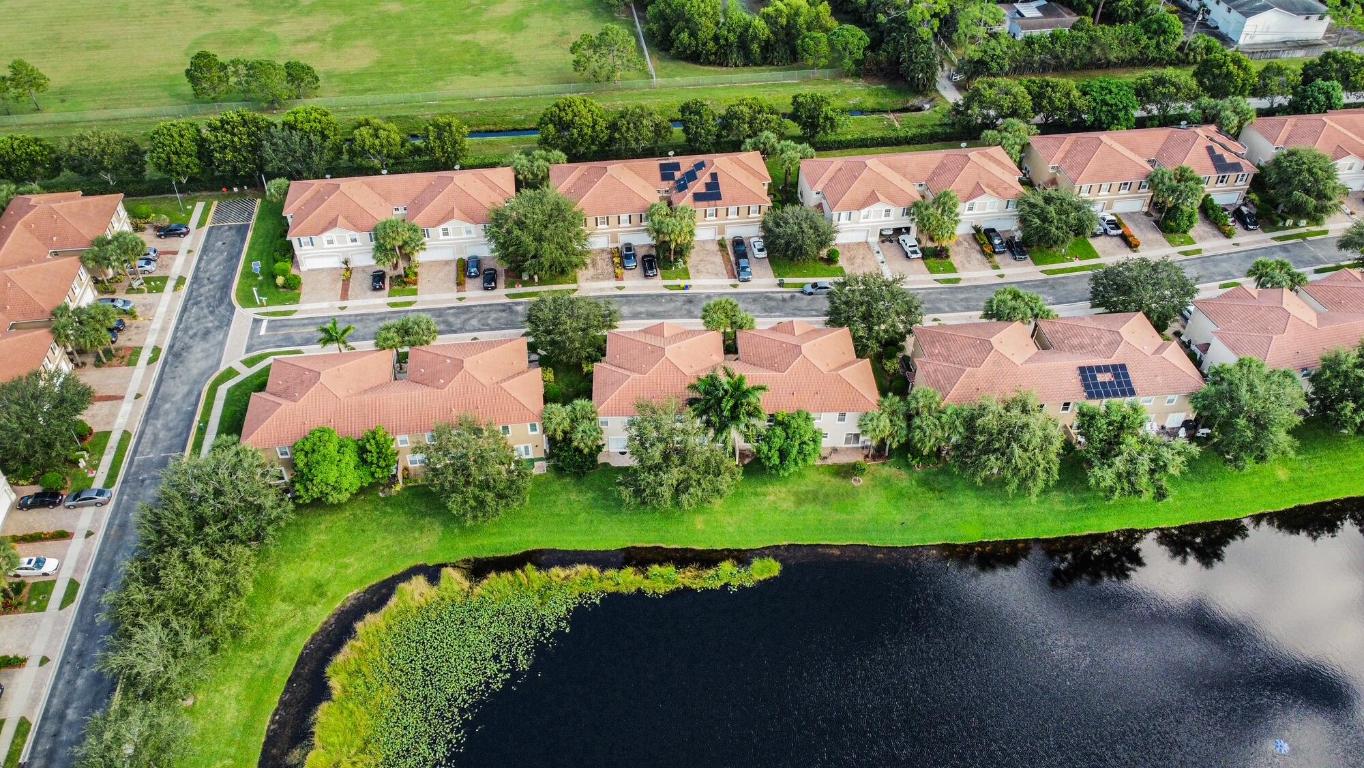 VERONA PALMS - Residential