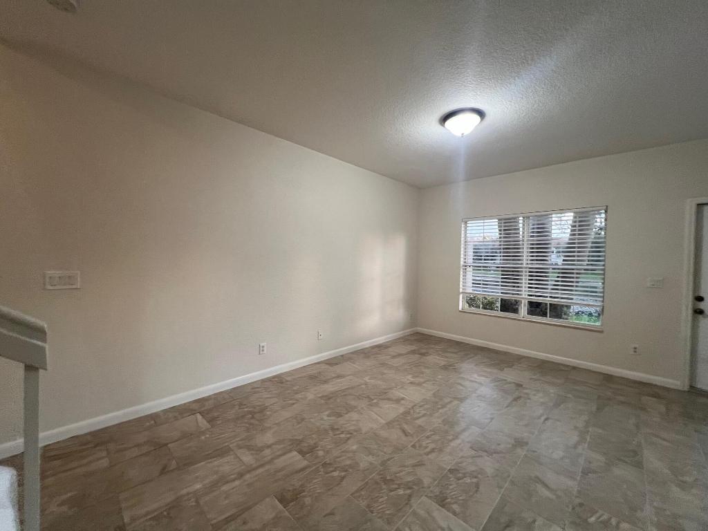 VERONA PALMS - Residential