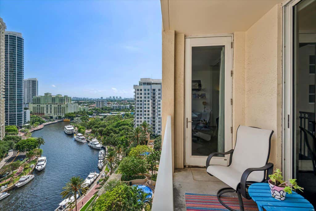 Photo of 511 SE 5TH Avenue #1521, Fort Lauderdale, FL 33301 (MLS # B26059977)