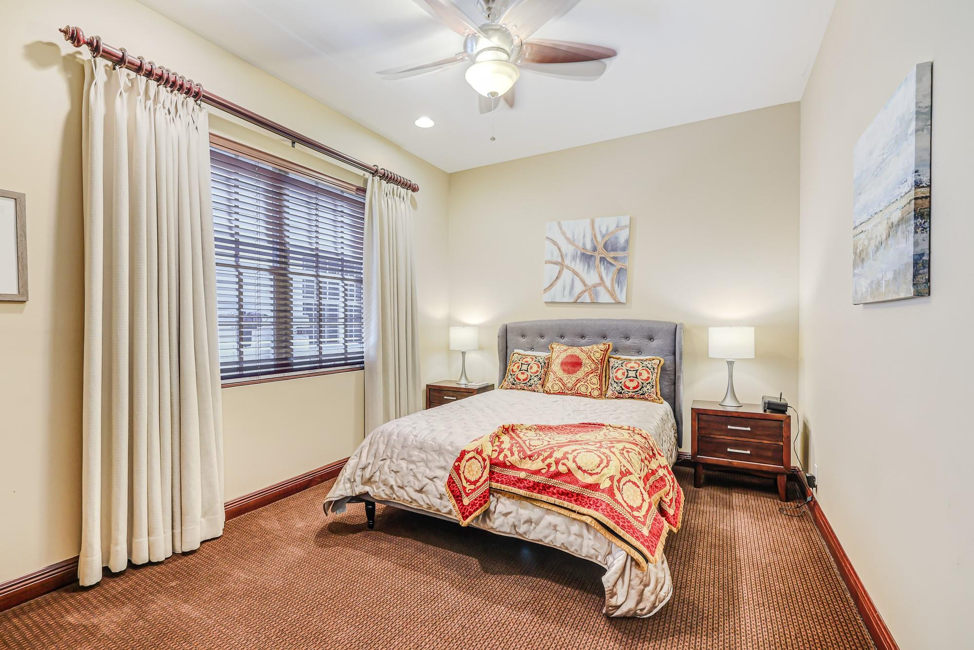 Petite - Residential