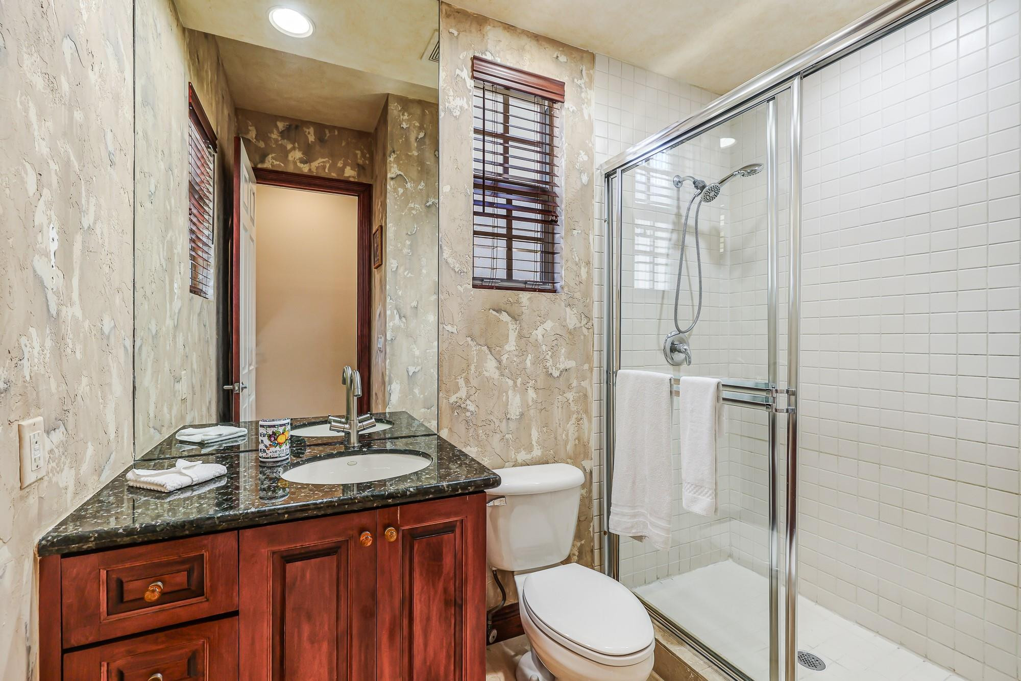 Petite - Residential