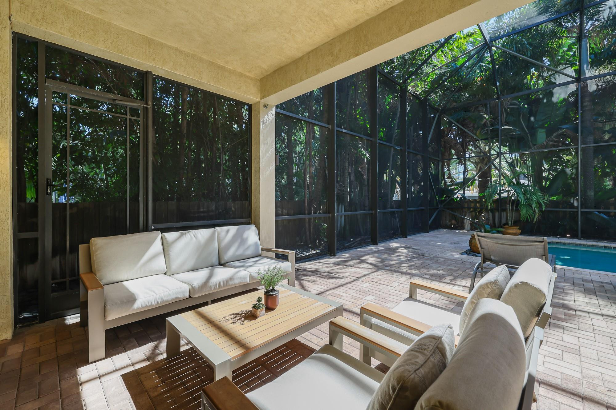 Petite - Residential