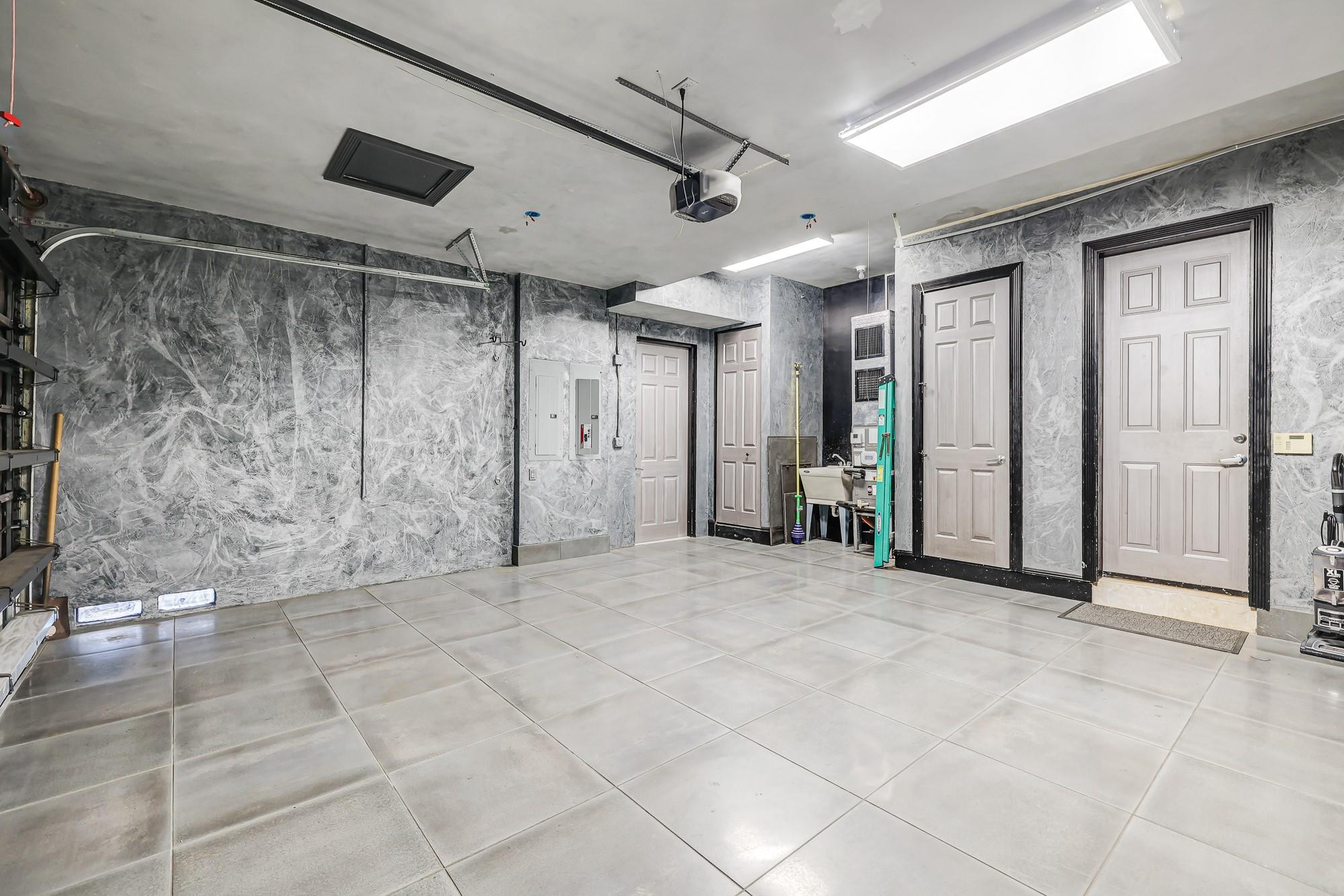 Petite - Residential