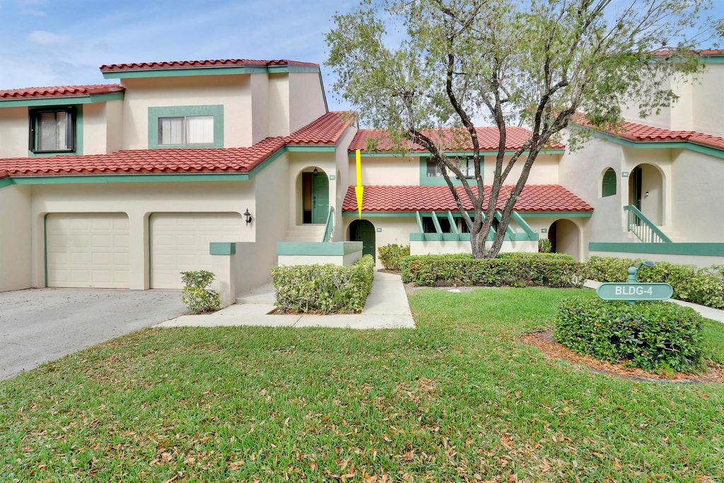 Photo of 4 E Lexington Lane #B, Palm Beach Gardens, FL 33418 (MLS # R11063919)