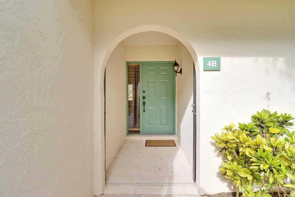 Photo of 4 E Lexington Lane #B, Palm Beach Gardens, FL 33418 (MLS # R11063919)