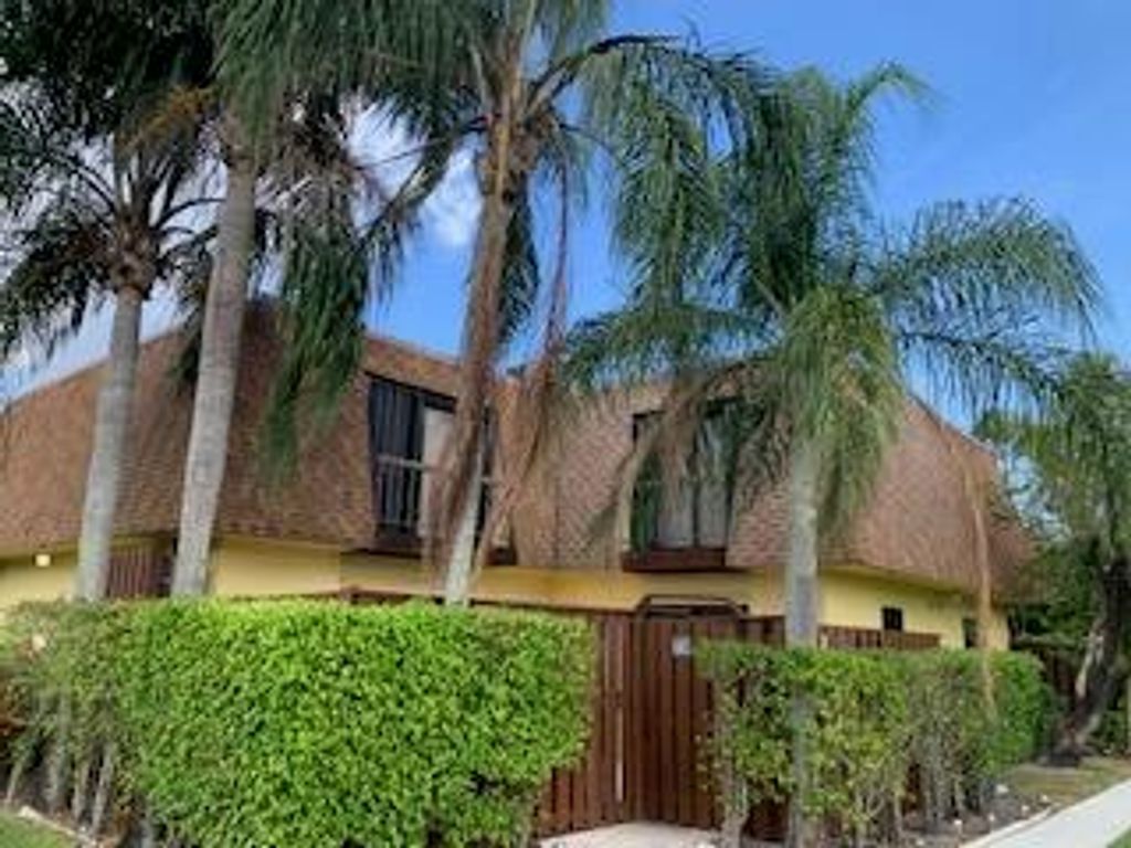 Photo of 110 N Delaware Boulevard #8d, Jupiter, FL 33458 (MLS # R10764264)