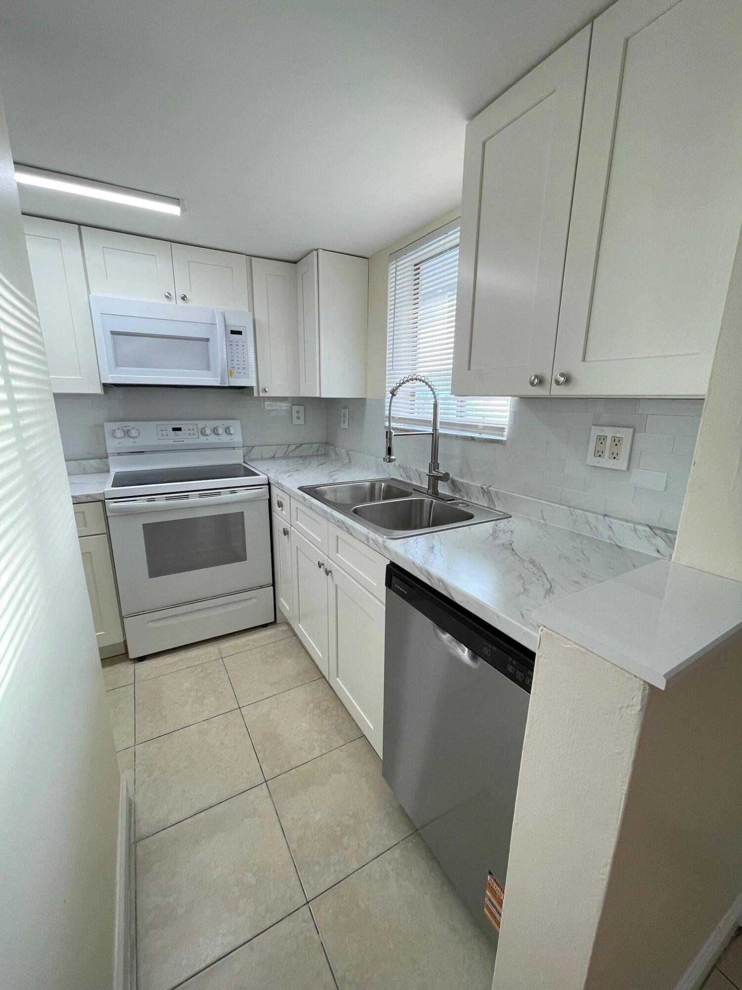 APARTMENTS AT TIMBERLAKE CONDO - Residential Lease