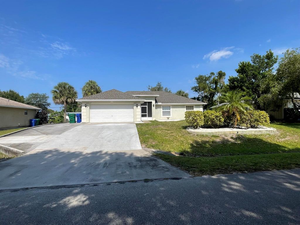 Photo of 362 Columbus Street, Sebastian, FL 32958 (MLS # R11092059)