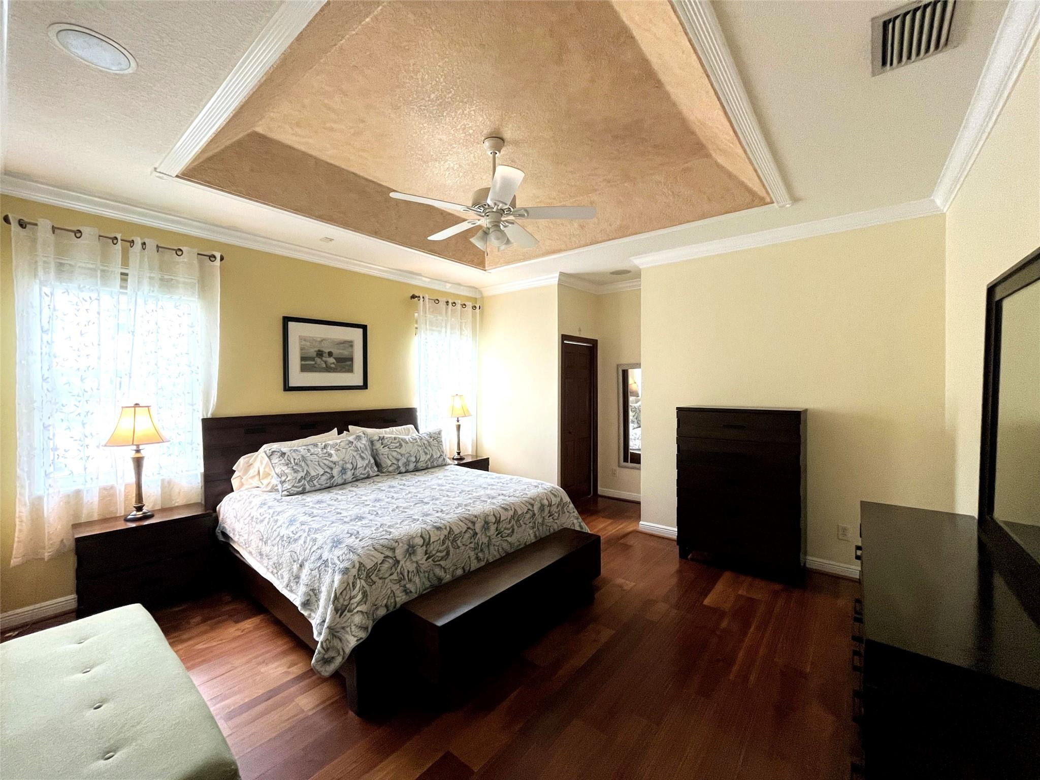 Escada 174-84 B - Residential