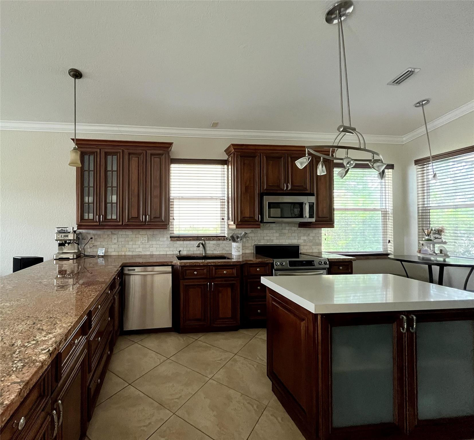 Escada 174-84 B - Residential