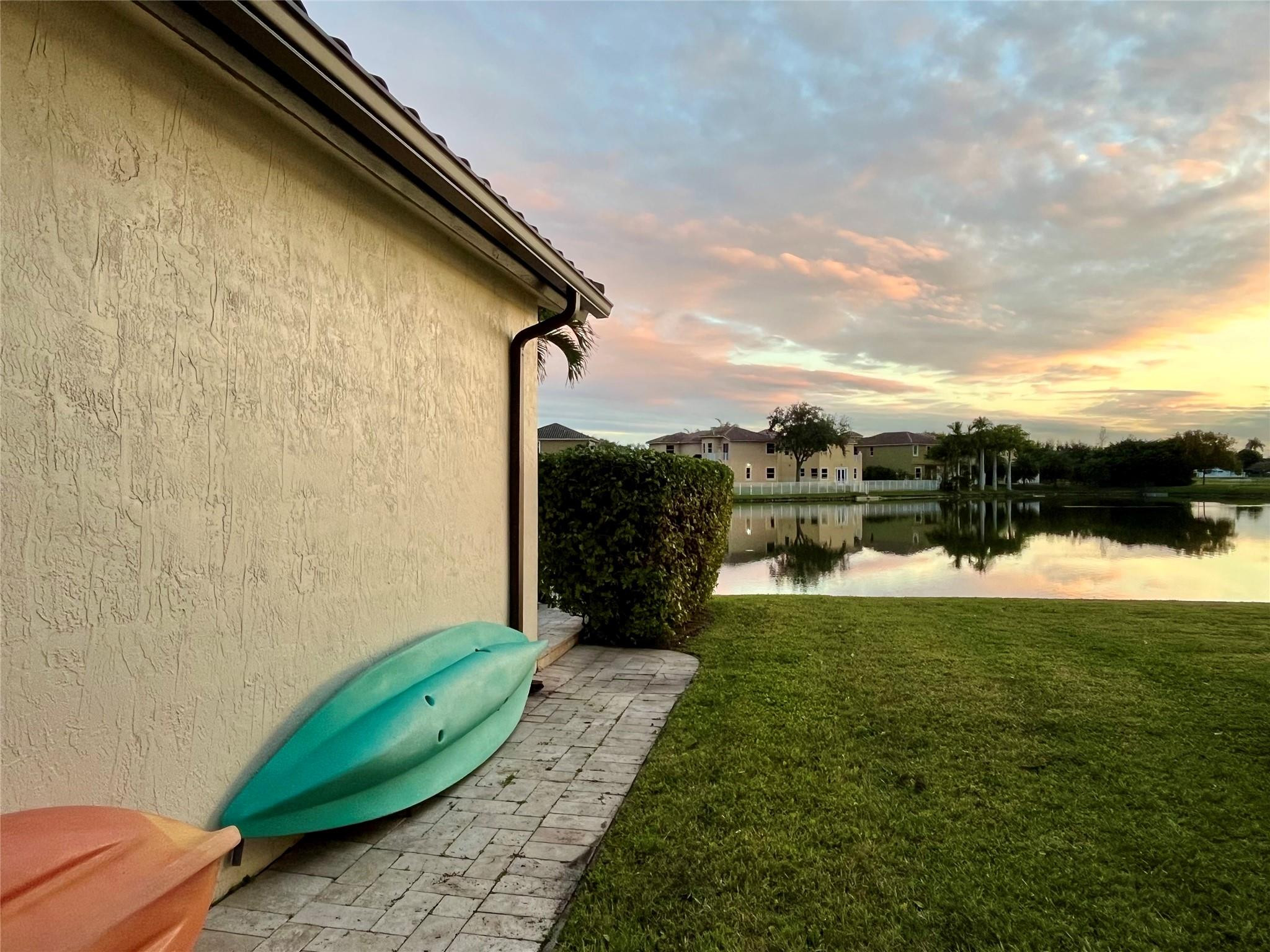 Escada 174-84 B - Residential