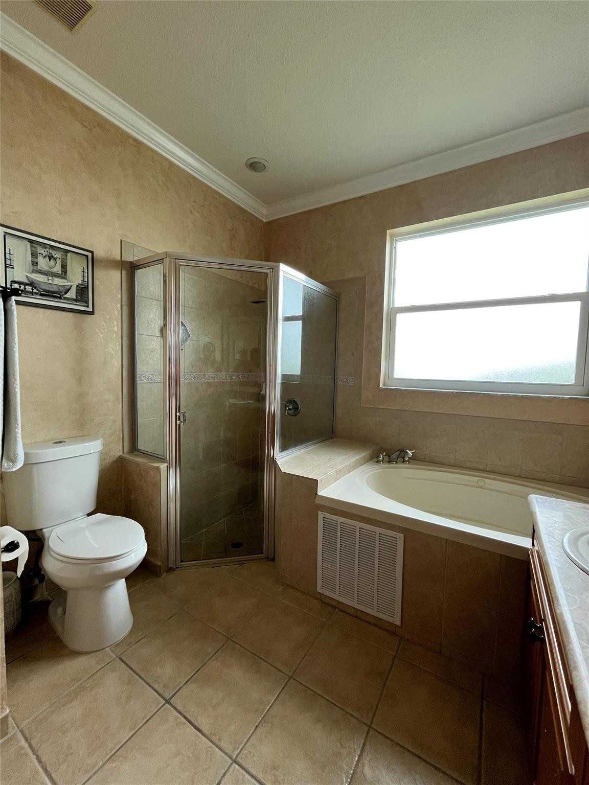 Escada 174-84 B - Residential