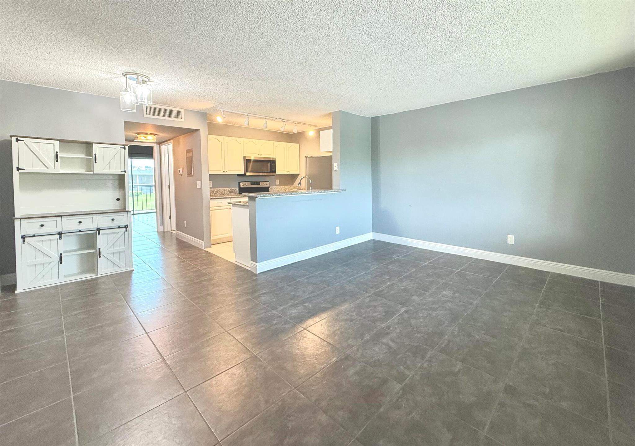 1625 Meadows Circle W