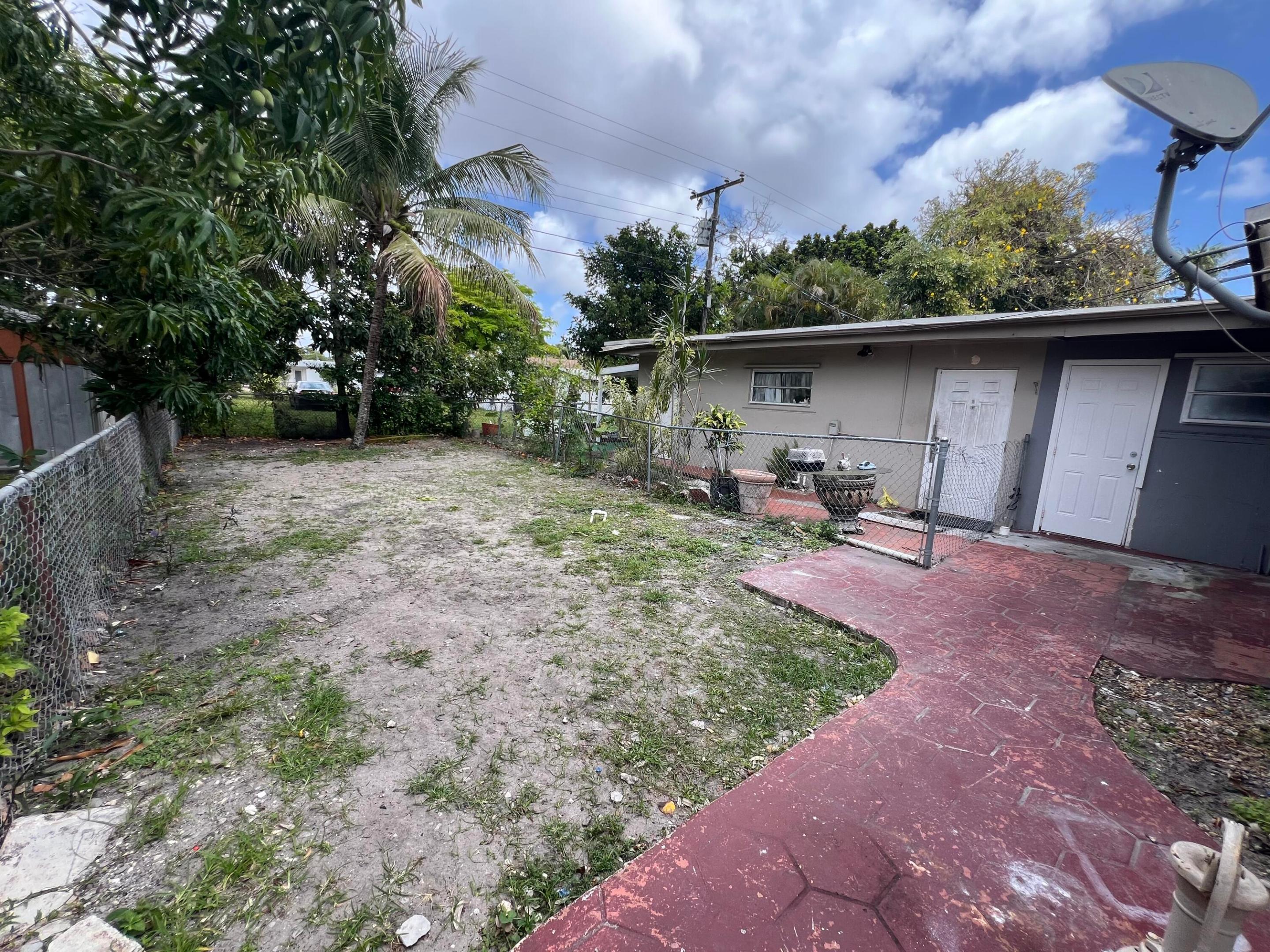 BEVERLY PARK - Residential Lease