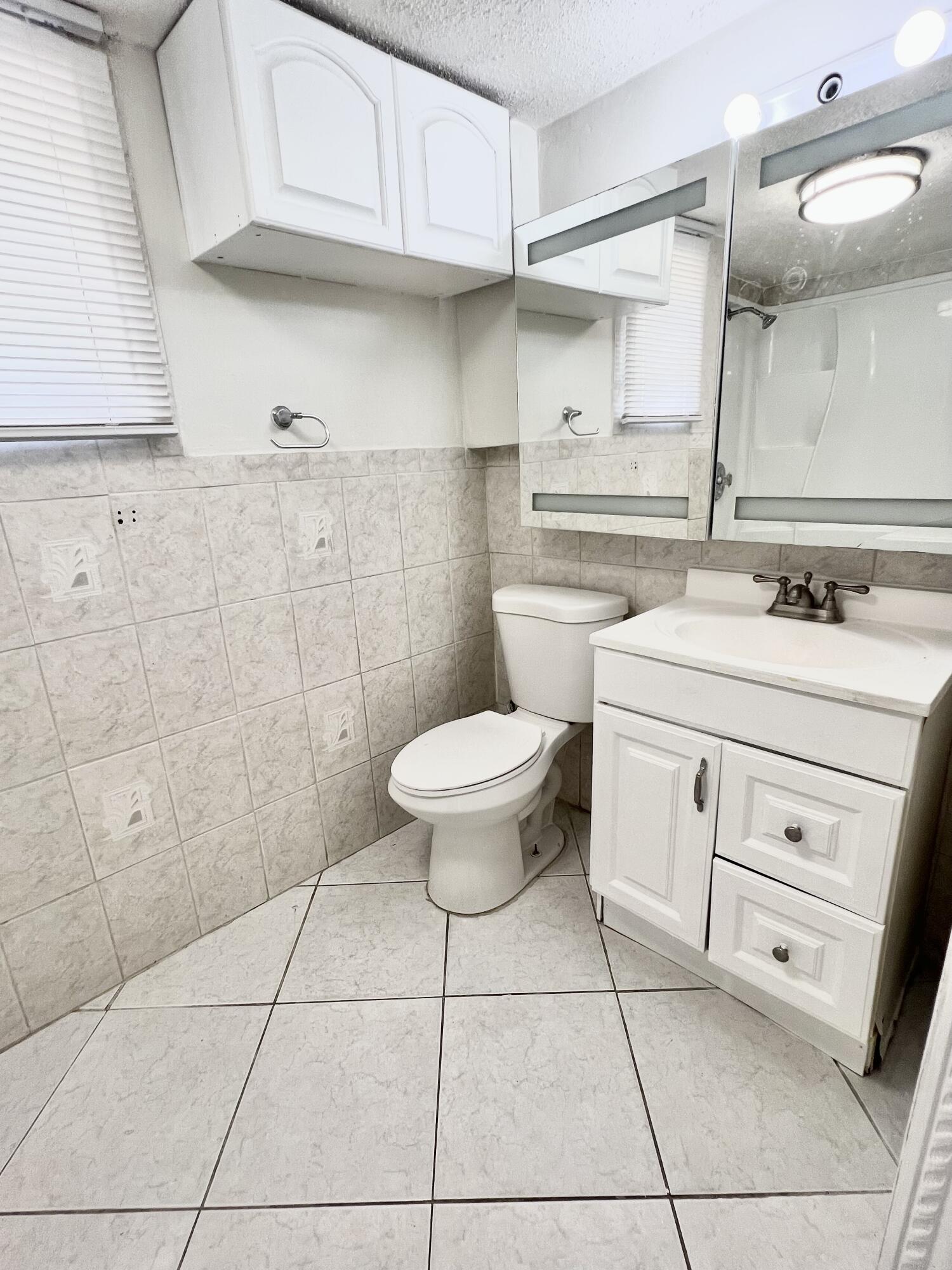BEVERLY PARK - Residential Lease