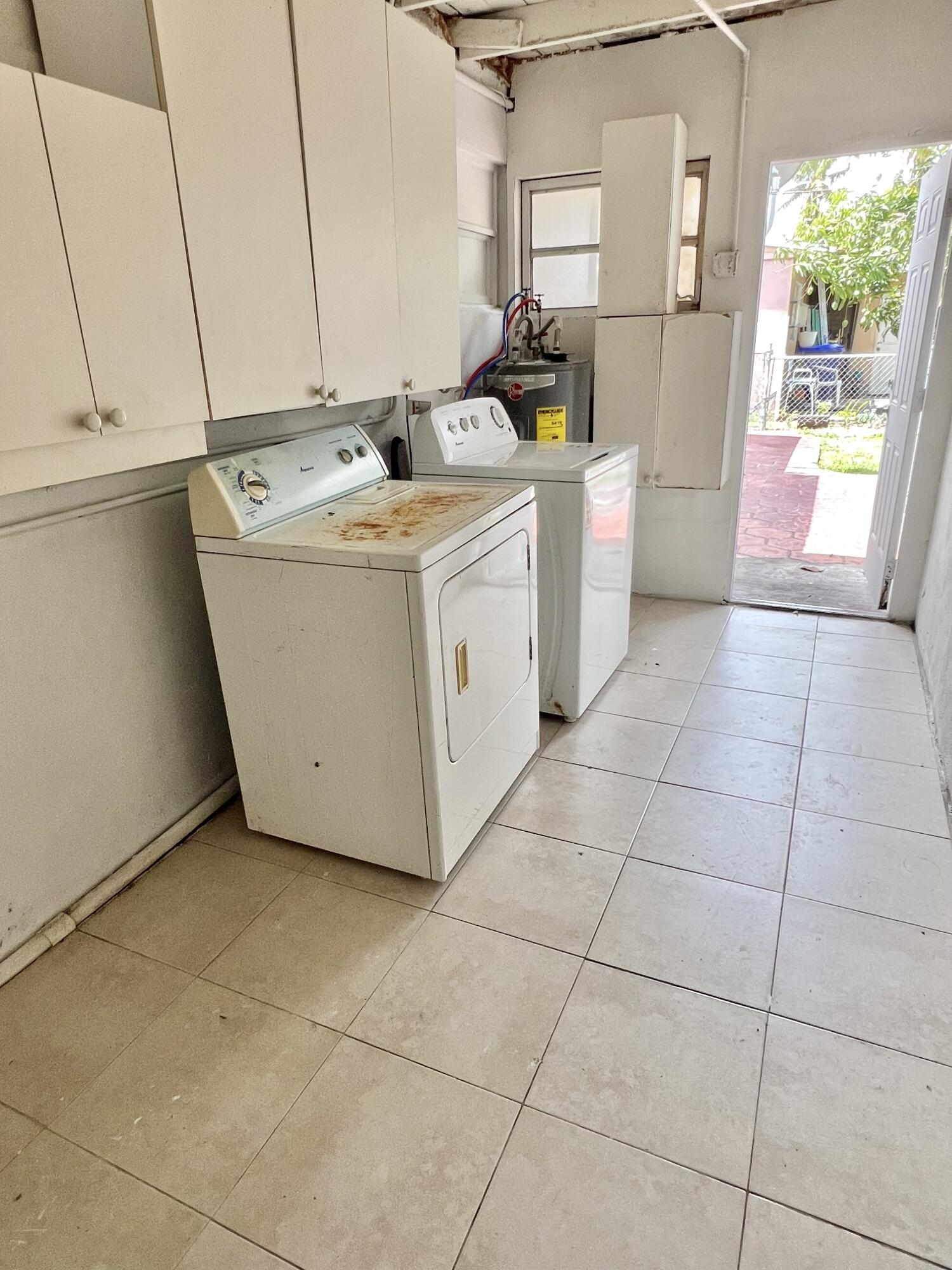 BEVERLY PARK - Residential Lease