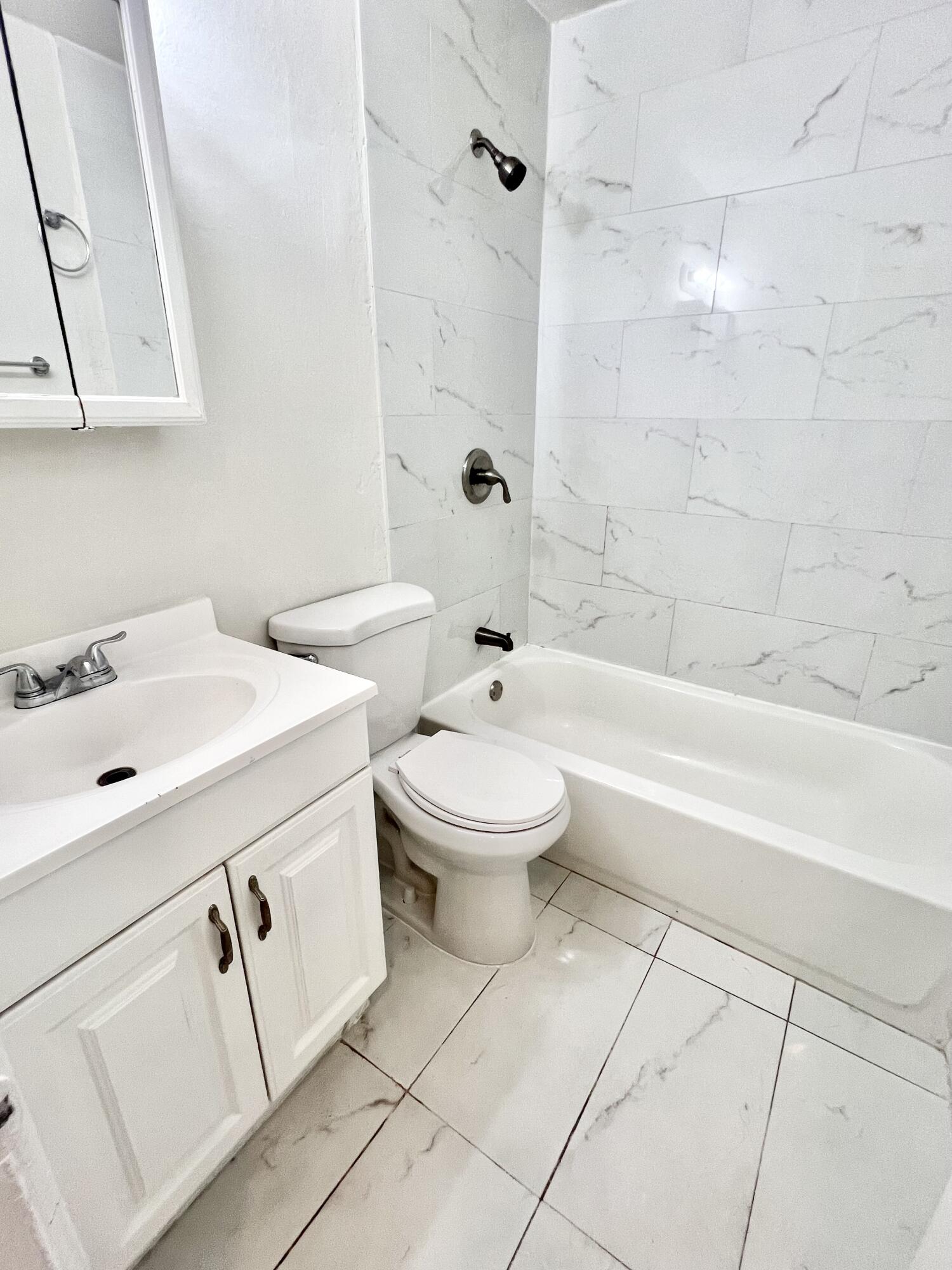 BEVERLY PARK - Residential Lease