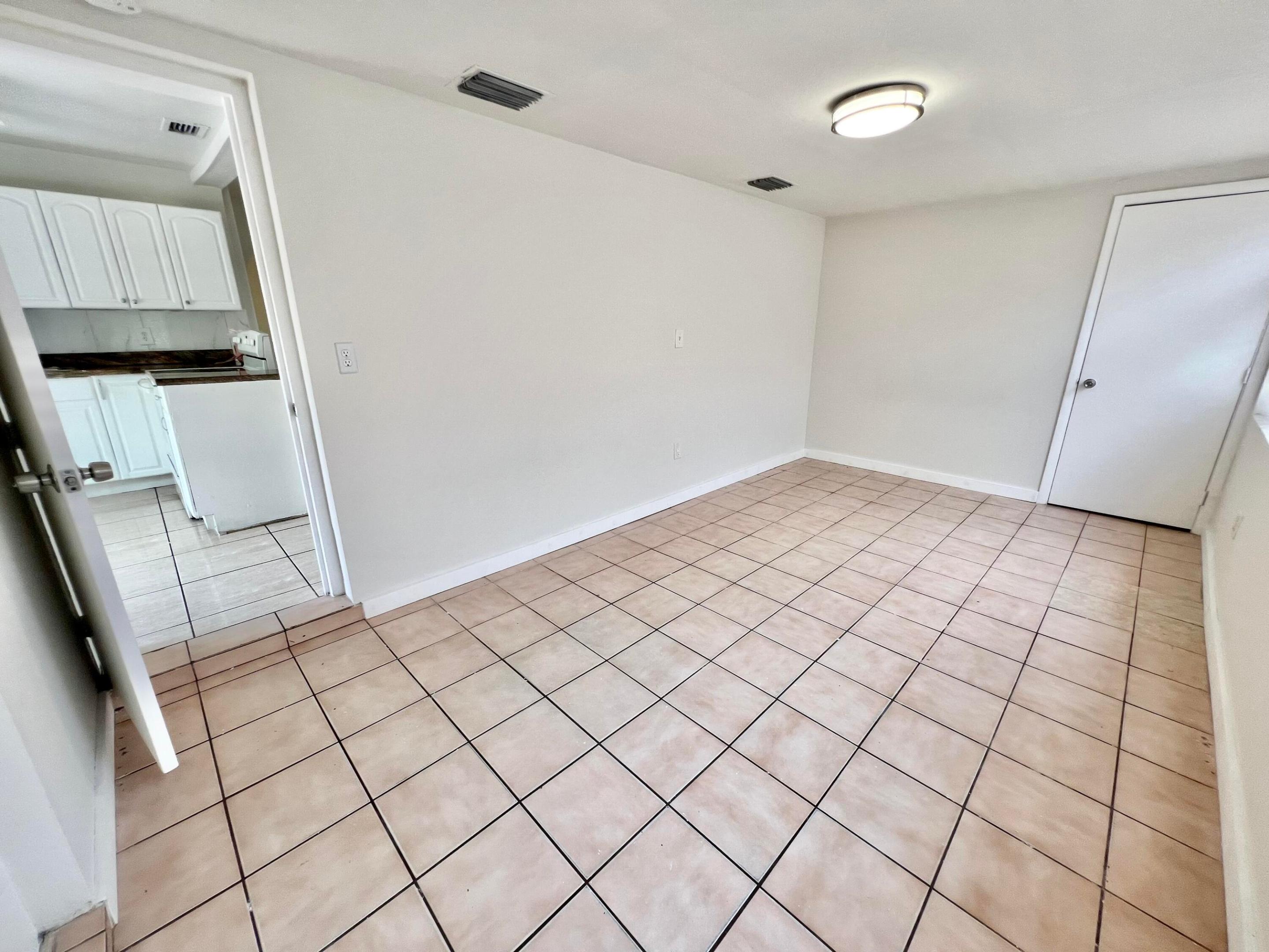 BEVERLY PARK - Residential Lease